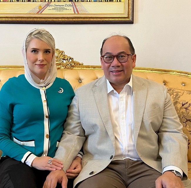 Setelah lima tahun menikah, Sofie mengumumkan kehamilannya. “Maret 2023 - Saya dan suami dengan bahagia mengumumkan bahwa kami tengah menanti kehadiran anak pertama,” tulis Sofie di Instagramnya. Saat itu usia kandungan Sofie sudah memasuki enam bulan. Foto: dok. Instagram/@ljo_