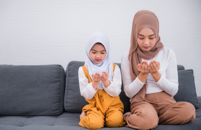 9 Doa untuk Kedua Orang Tua dan Keutamaannya, Lengkap Arab, Latin dan Artinya