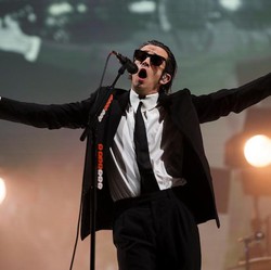 Vokalis The 1975, Matty Healy Bikin Heboh Lagi