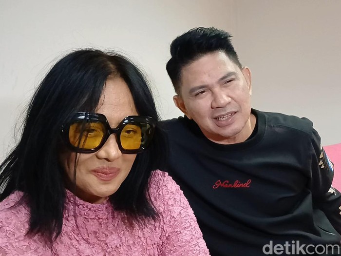 Atiek CB dan Ronnie Sianturi