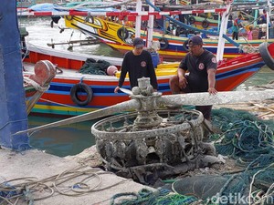 Nelayan Temukan Baling-baling Pesawat Kuno, Bukan Untung Malah Buntung