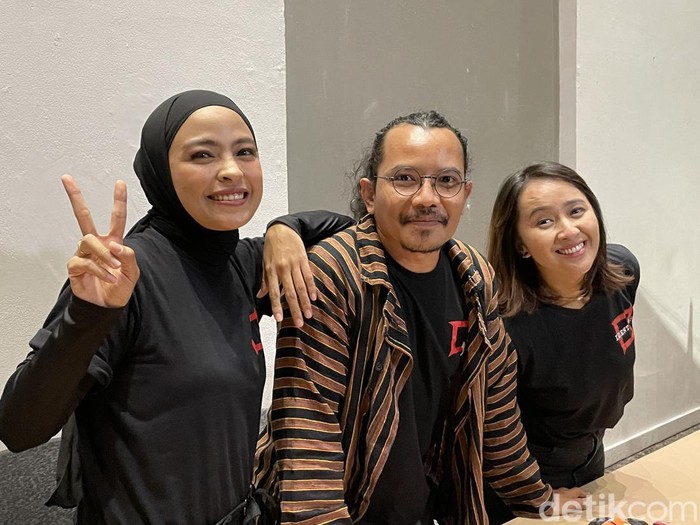 Band Kotak saat konferensi pers menanggapi somasi Posan Tobing. Konferensi pers bertempat di kawasan Thamrin, Jakarta Pusat pada Rabu (26/7/2023).