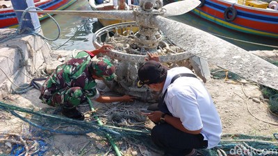 Penampakan Baling-baling Pesawat PD II yang Ditemukan Nelayan Gresik
