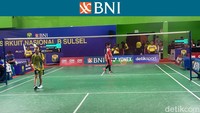 Dengan relatif mulus, Fitriyah berhasil mengatasi perlawanan Syifa. Ia menang 21-1, 21-0. Foto: Mercy Raya/detikcom