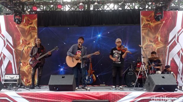 Cepi, ketua Kelompok Penyanyi Jalanan (KPJ) Kota Bandung.