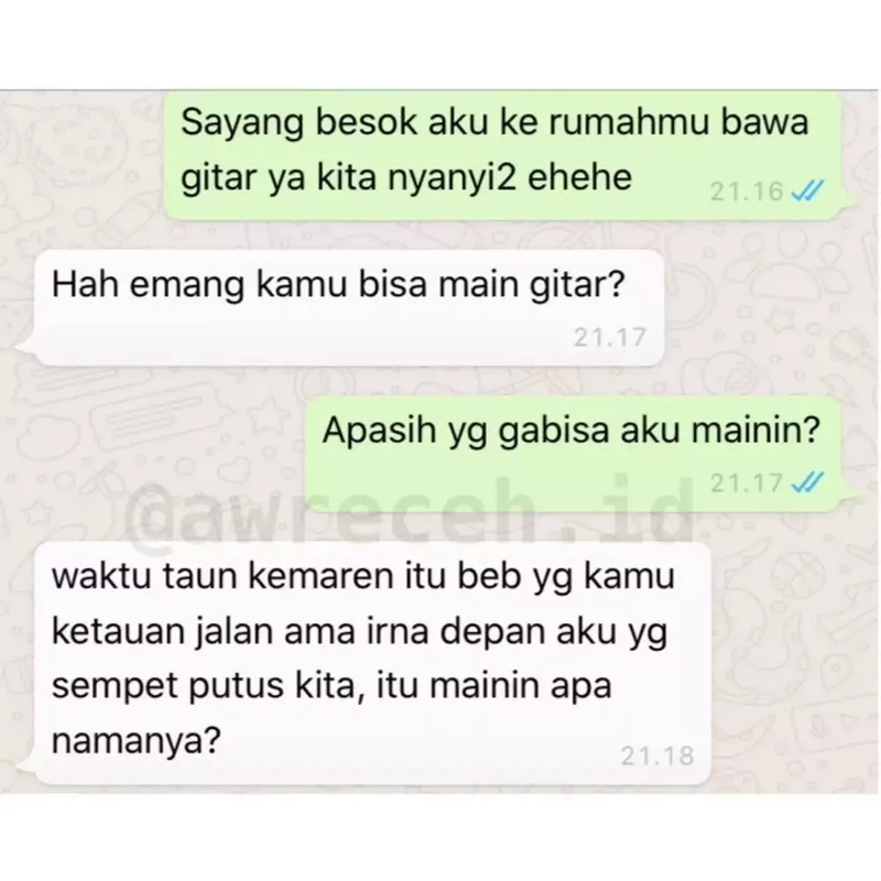 Chat pacar ngambek ini benar-benar bikin gemes sendiri ngebacanya. Kaum jomblo nggak akan ngerti rasanya, hihi.