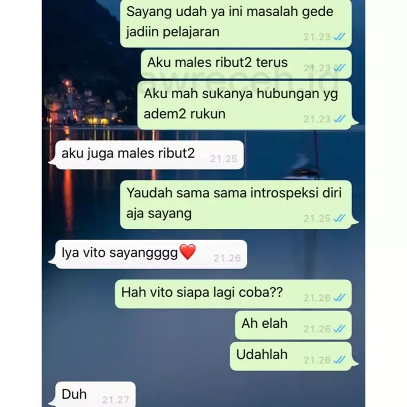 Chat pacar ngambek ini benar-benar bikin gemes sendiri ngebacanya. Kaum jomblo nggak akan ngerti rasanya, hihi.