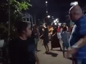Emak-emak Makassar Baku Jambak di Jalanan gegara Saling Sindir di Medsos