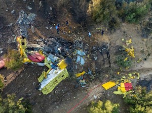 Dunia Hari Ini: Pesawat Pemadam Kebakaran Hutan di Yunani Jatuh, 2 Tewas