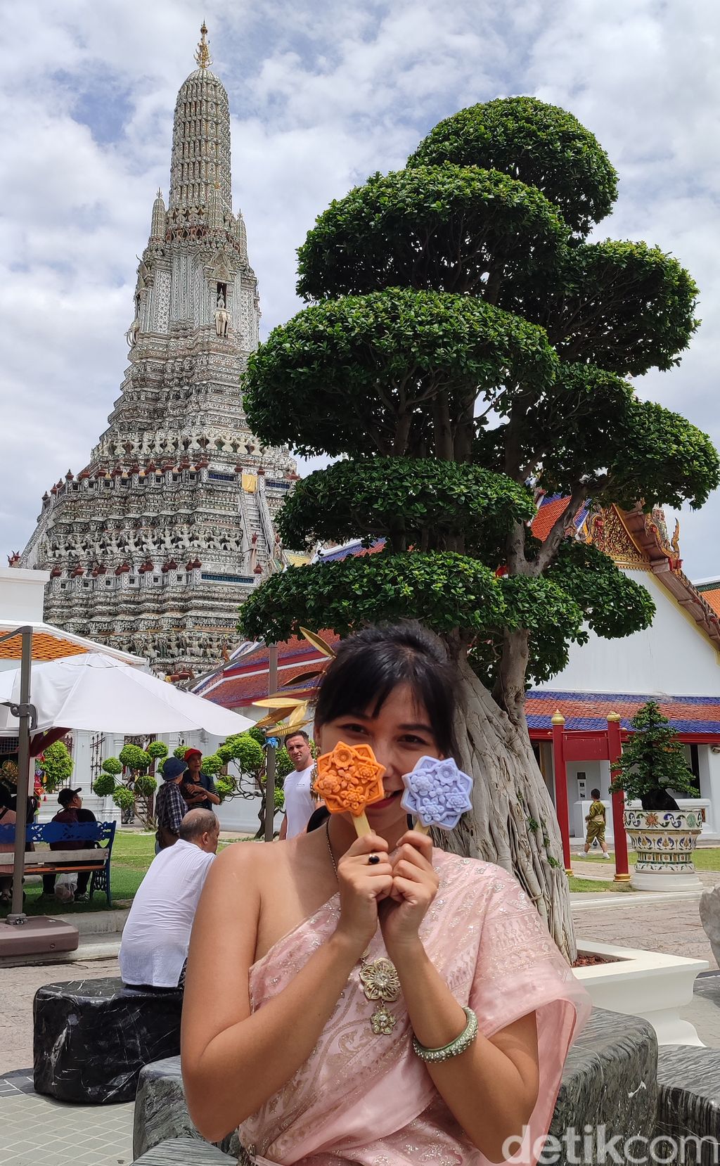 Es krim flower of dawn di Wat Arun