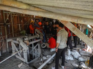 Nahas 8 Penambang Emas Banyumas Terjebak di Lubang 70 Meter