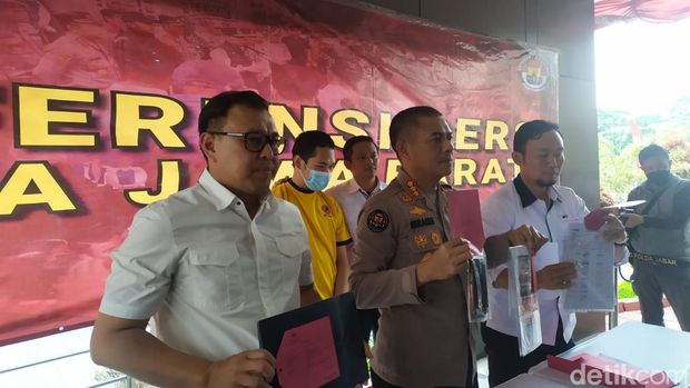 Ferdian Paleka dalam ekspos di Mapolda Jabar, Kota Bandung, Rabu (26/7/2023).