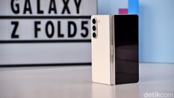 Berikut harga masing-masing varian Samsung Galaxy Z Fold 5 di Indonesia: Samsung Galaxy Z Fold 5 12/256GB: Rp 24.999.000, Samsung Galaxy Z Fold 5 12/512GB: Rp 26.999.000, Samsung Galaxy Z Fold 5 12/1TB: Rp 29.999.000 Foto: Adi Fida Rahman/detikINET