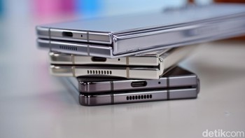 Samsung Galaxy Z Fold5 hadir dalam warna Icy Blue, Phantom Black, dan Cream Foto: Adi Fida Rahman/detikINET