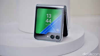 Untuk urusan dapurnya, ponsel ini dipacu dengan chipset Snapdragon 8 Gen 2 yang dipadukan dengan RAM 8GB dan pilihan memori internal 256GB atau 512GB. Foto: Adi Fida Rahman/detikINET