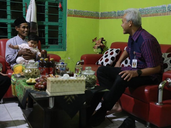 Ganjar Pranowo menginap di rumah warga asal Banjarnegara.