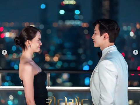 Gaya Yoona dalam drama Korea King the Land Gaya Yoona dalam drama Korea King the Land