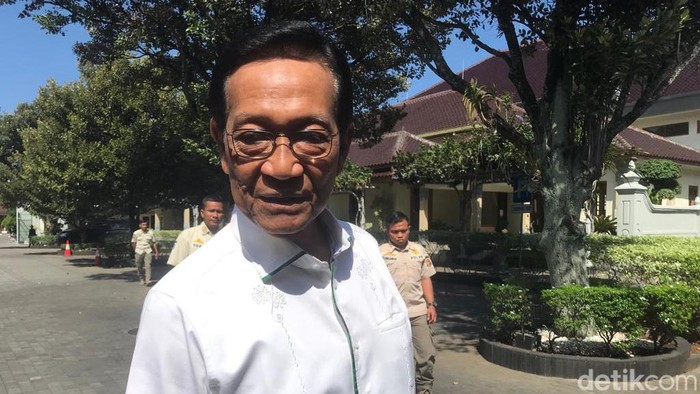Gubernur DIY Sri Sultan Hamengku Buwono X di Kepatihan Jogja, Rabu (26/7/2023).