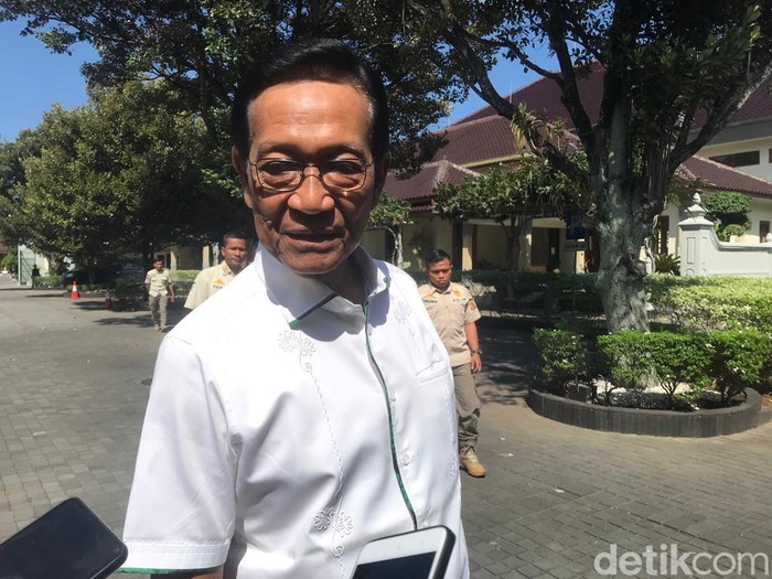 Gubernur DIY Sri Sultan Hamengku Buwono X di Kepatihan Jogja, Rabu (26/7/2023).