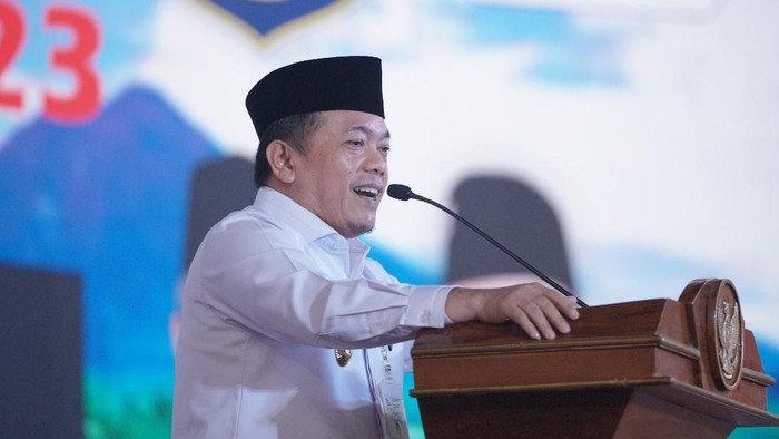 Gubernur Jambi, Al Haris saat membuka Rakernas Apdesi 2023