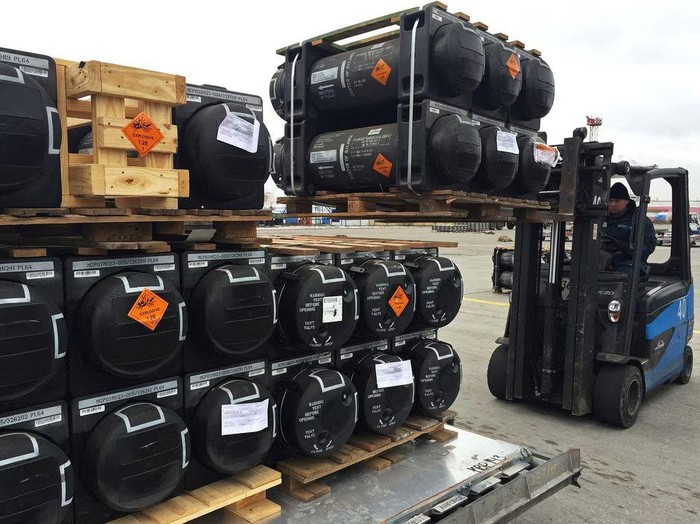 Military aid, delivered as part of the United States of Americas security assistance to Ukraine, is unloaded from a plane at the Boryspil International Airport outside Kyiv, Ukraine February 11, 2022. REUTERS/Serhiy Takhmazov/File Photo