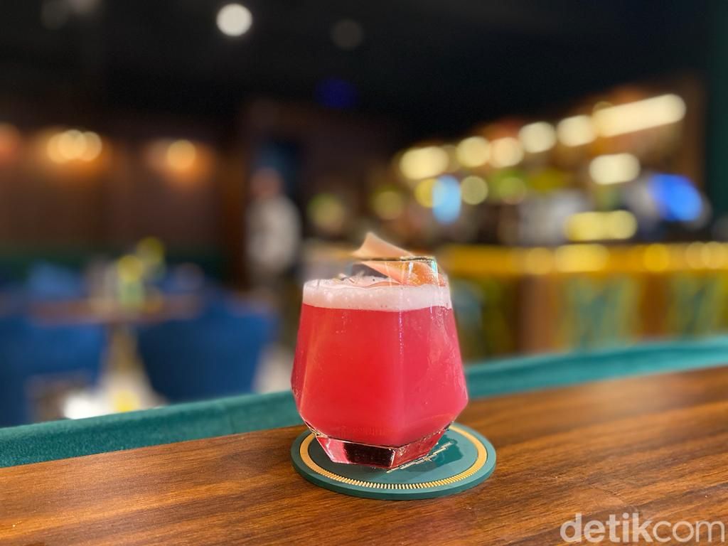 The Bank Bar & Burgers: Menikmati Burger Wagyu dan Cocktail Gold Finger di Bar Cozy