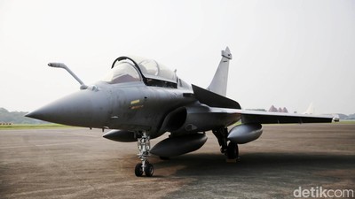 Jet Rafale dan Pesawat Tanker Prancis Mendarat di Bandara Halim