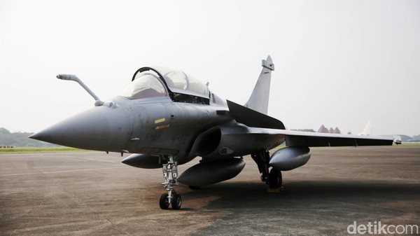 Jet Rafale dan Pesawat Tanker Prancis Mendarat di Bandara Halim