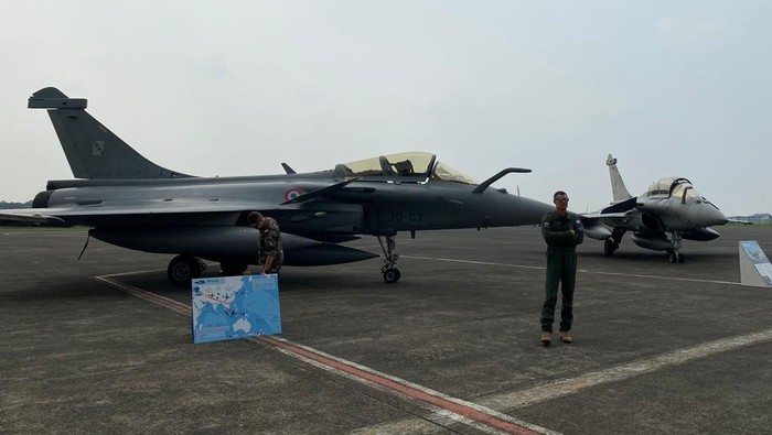 Jet tempur Rafale dan sejumlah pesawat angkatan udara Prancis mendarat di Halim (Wildan-detikcom)