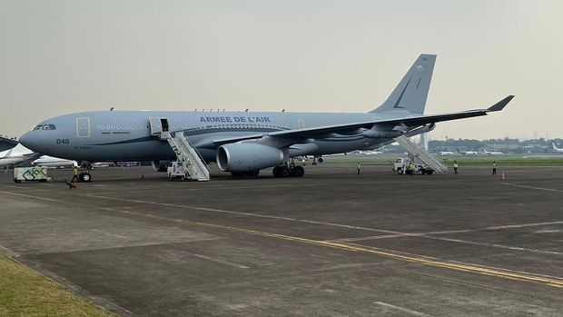 Jet tempur Rafale dan sejumlah pesawat angkatan udara Prancis mendarat di Halim (Wildan-detikcom)