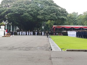 Jokowi Lantik 833 Perwira TNI-Polri di Istana Merdeka