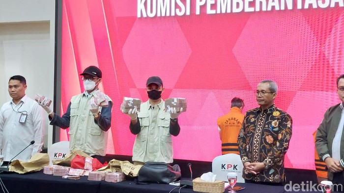 Jumpa pers KPK soal dugaan suap di Basarnas