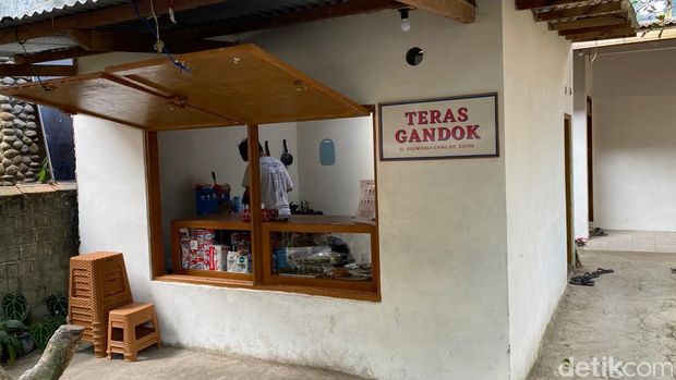 Kafe Teras Gandok di Bandung.