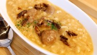 Selain itu juga ada risotto keju dengan bakso dan jangkrik.  