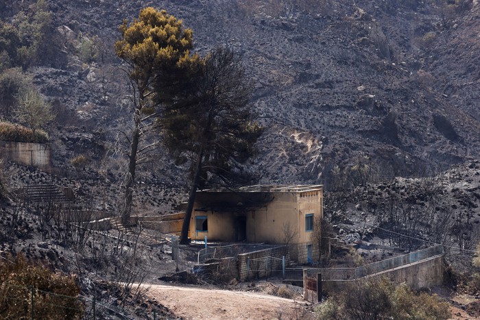 A burnt house is seen following a wildfire in the Sicilian village of Romitello, near Palermo, Italy, July 25, 2023. REUTERS/Alberto Lo Bianco 
NO RESALES. NO ARCHIVES