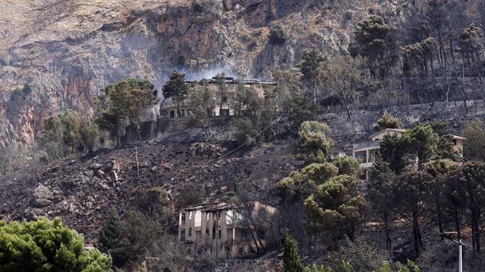 A burnt house is seen following a wildfire in the Sicilian village of Romitello, near Palermo, Italy, July 25, 2023. REUTERS/Alberto Lo Bianco 
NO RESALES. NO ARCHIVES