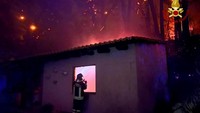 Kebakaran hutan terjadi di sejumlah wilayah Italia. (REUTERS/Vigili del Fuoco)