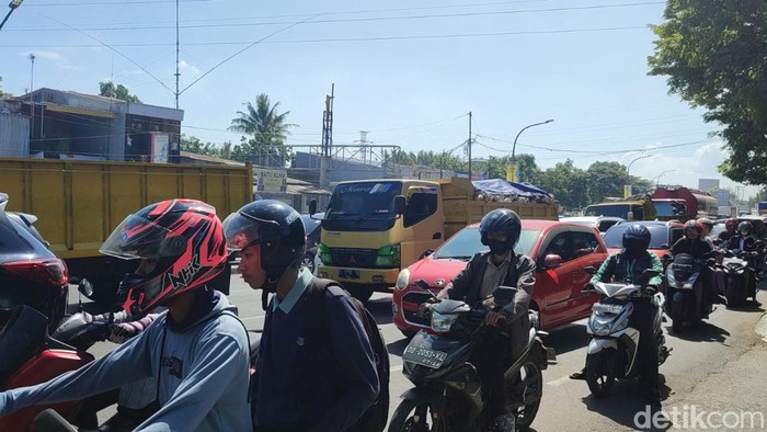 Kemacetan di Jalan Perintis Kemerdekaan-Jalan Urip Sumoharjo Makassar.