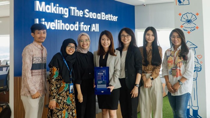 Kembangkan Ekosistem Bisnis, Aruna Terima Kunjungan Startup dari Taiwan dan Denmark Aruna sebagai integrated fisheries commerce & supply chain aggregator asal Indonesia hari ini sekaligus menerima 2 kunjungan internasional dari Taiwan dan Denmark ke head office di Jakarta Selatan (25/7/2023).