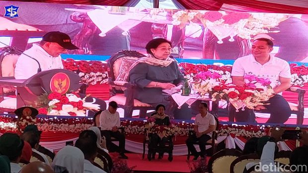 Ketum PDIP Megawati Soekarnoputri mengaku kerap dirundung karena menyebut kadernya dengan sebutan 'petugas partai'. (Rumondang N/detikcom)