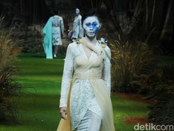 10 Inspirasi Kebaya Modern dari Koleksi Terbaru Toton Januar