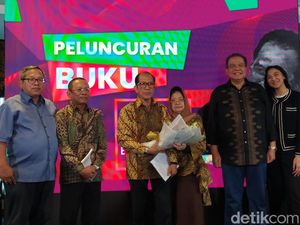 Ishadi SK Luncurkan Buku Broadcaster Empat Zaman, CT Hadir Langsung