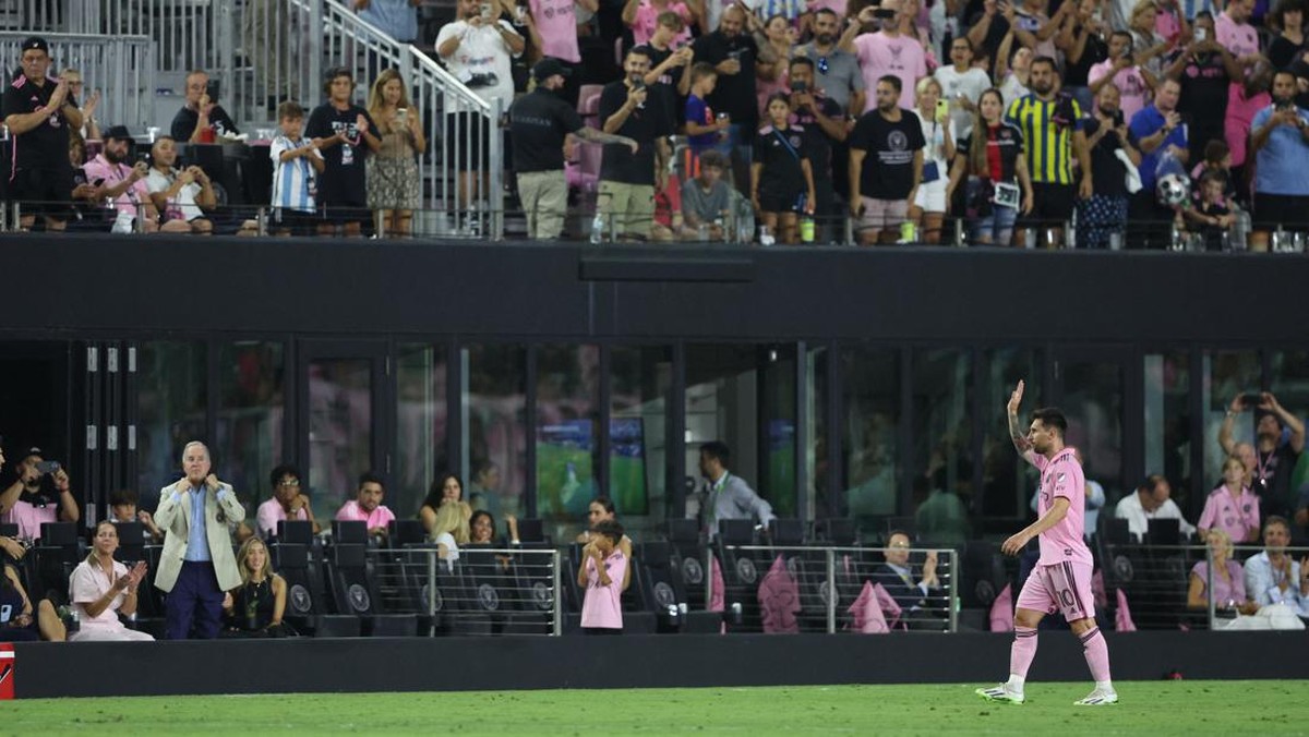 Lionel Messi ditarik keluar di laga Inter Miami vs Atlanta United. (Foto: USA TODAY Sports via Reuters Con/Nathan Ray Seebeck)