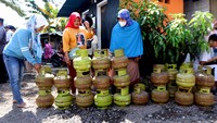 Operasi pasar murah ini untuk mengatasi kelangkaan LPG 3 kg yang terjadi sejak satu bulan terakhir.  