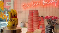 Setiap gerai Mad Pops memang tidak terlalu luas. Hanya saja hiasan penuh neon di dalamnya dengan berbagai es krim kekinian membuatnya jadi spot yang Instagrammable. Foto: Instagram Mad Pops