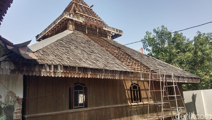 Masjid Kuno Sapuangin atau Masjid Bondan Indramayu.