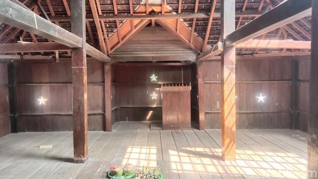 Masjid Sapuangin atau Masjid Bondan Indramayu.