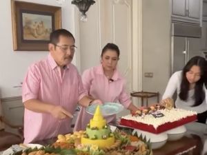 Mayangsari Rayakan Ultah Bambang Trihatmodjo dengan Potong Tumpeng dan Kue
