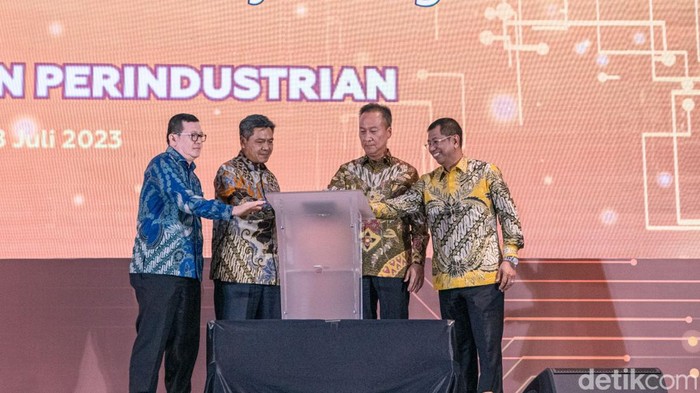 Menperin Agus Gumiwang Kartasasmita