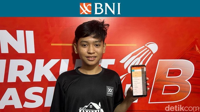 Muhammad Rio Febrian, pebulutangkis muda yang tengah berjuang di BNI Sirnas B Sulawesi Selatan 2023. Ia memilki keterbatasan dalam hal pendengaran.